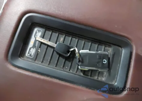 2016 Chevrolet Silverado 1500 High Country z USA, uszkodzony, nr VIN 3GCUKTEJ6GG199107